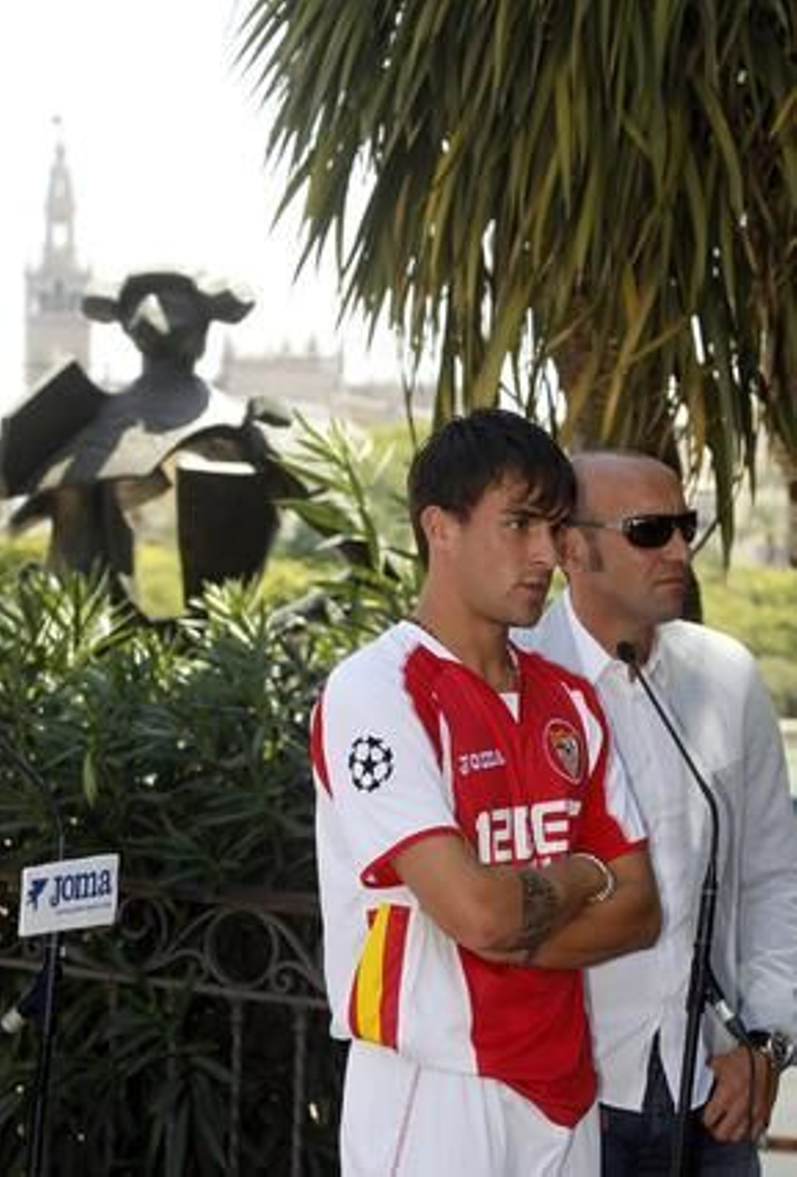 Cigarini junto a Monchi. 

Foto: Antonio Pizarro