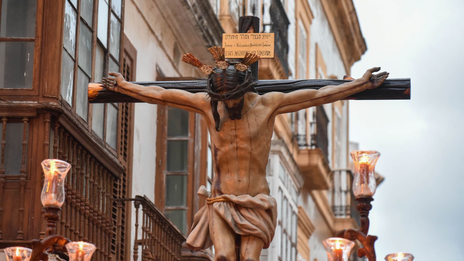 Fotos del Martes Santos en Tarifa: Santisimo Cristo de la Salud y Nuestra Señora de los Dolores