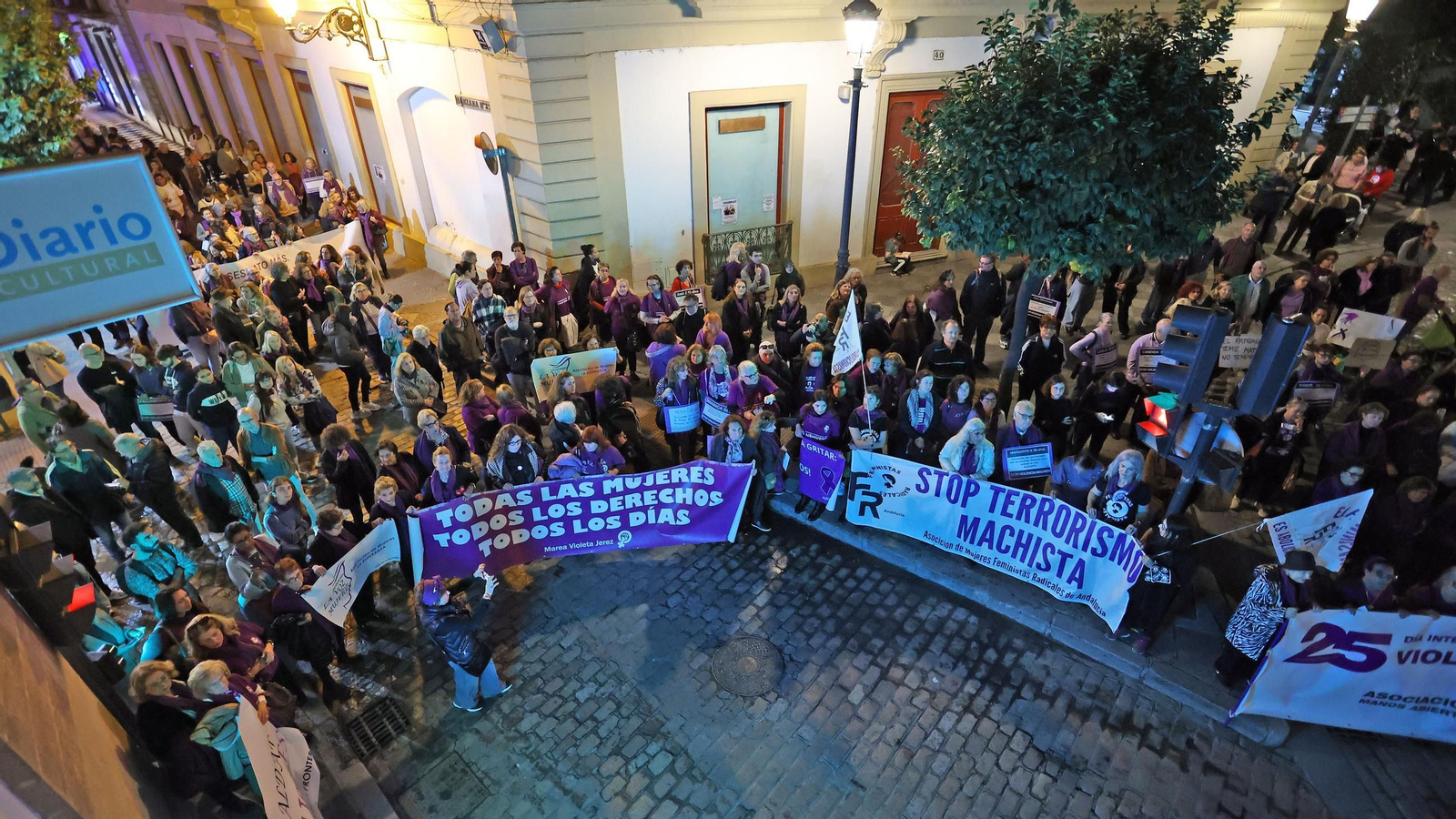 Imágenes de la manifestación del 25N 2024 en Jerez