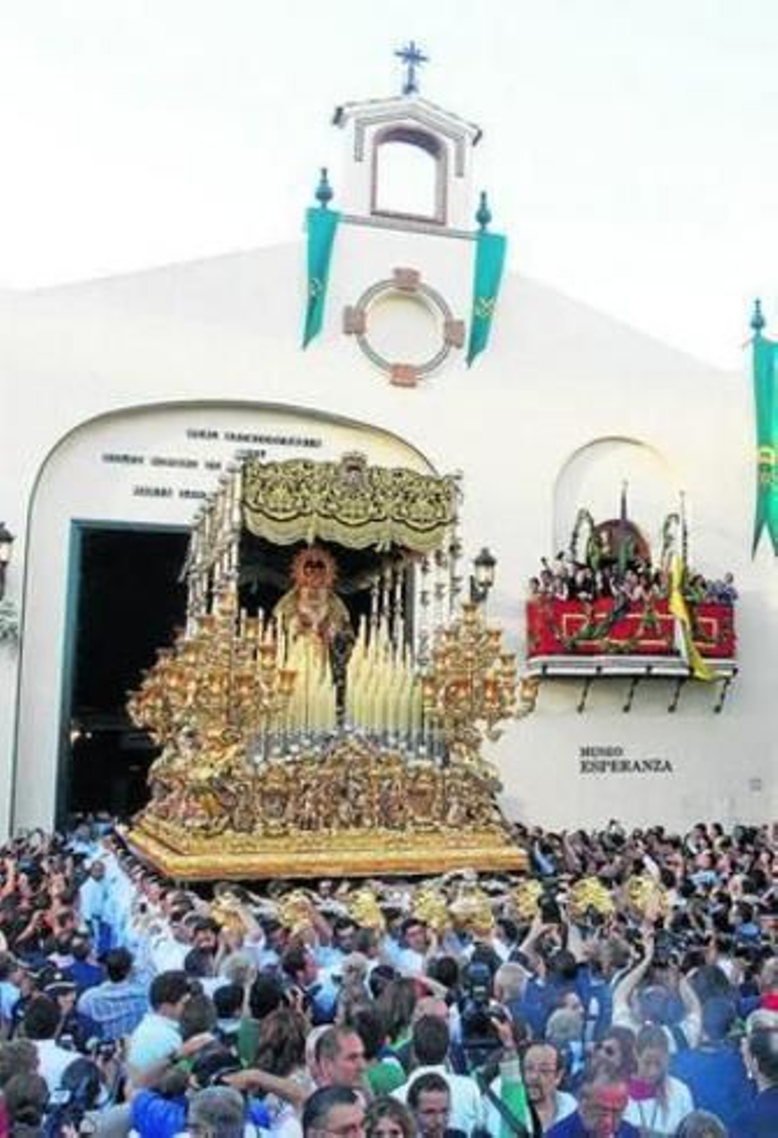 La Esperanza rechaza que las mujeres saquen los tronos