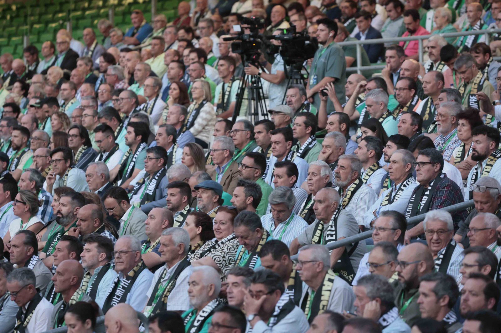 Búscate en el acto Siempre Verdiblancos