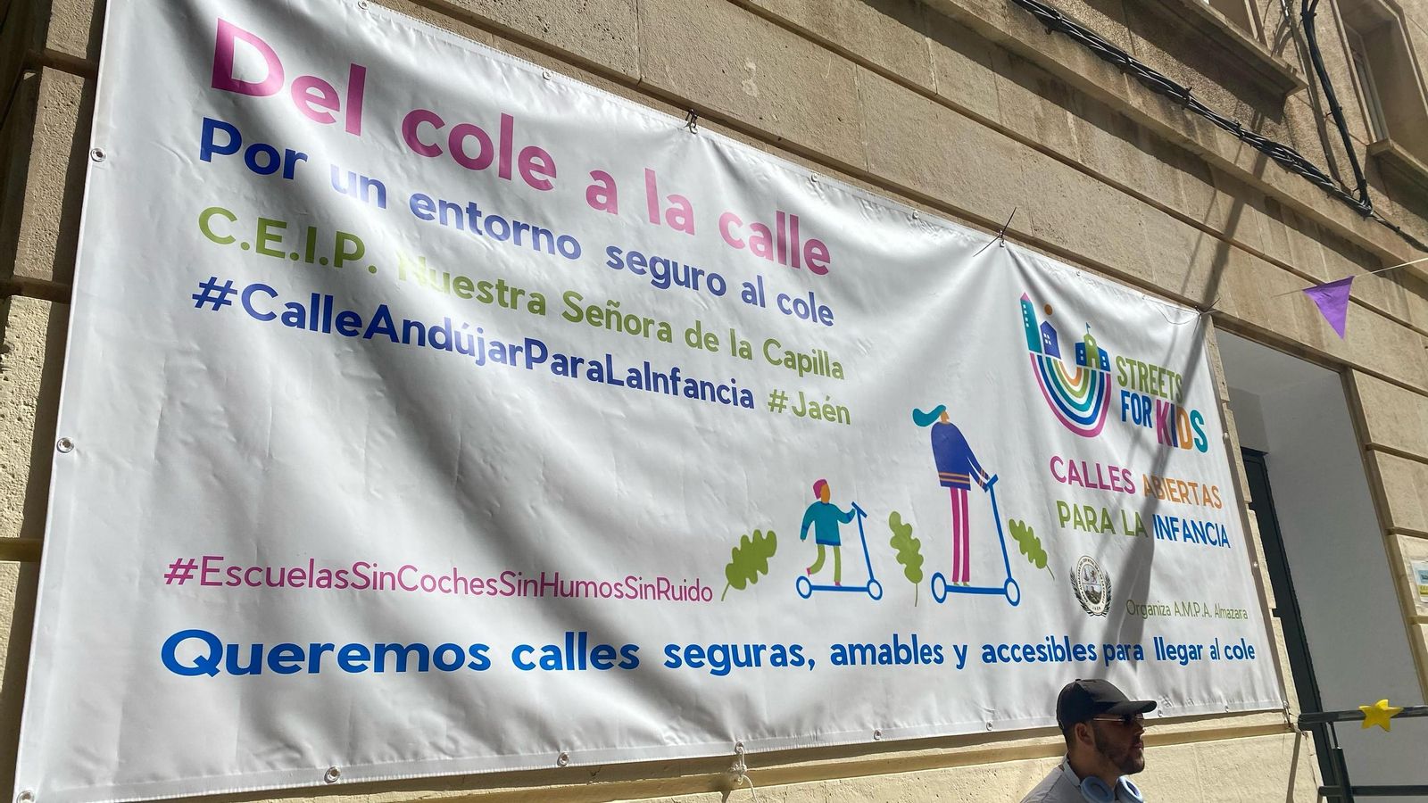 Una iniciativa para tener calles seguras libres de tráfico junto a los colegios en Jaén