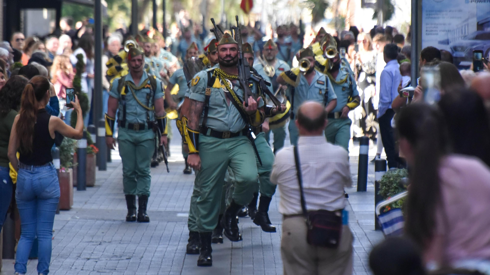 Fotos del Lunes Santo en Algeciras: Desfile de La Legión