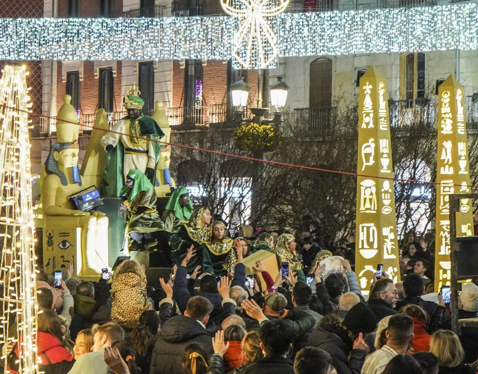 La cabalgata de los Reyes Magos de Granada, en imágenes