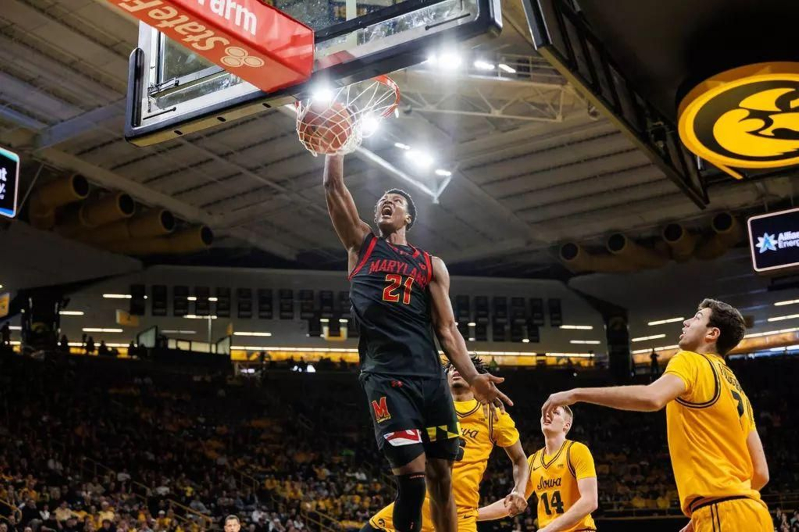 NCAA: Álvaro Folgueiras, triunfo ante la Maryland de Guille del Pino