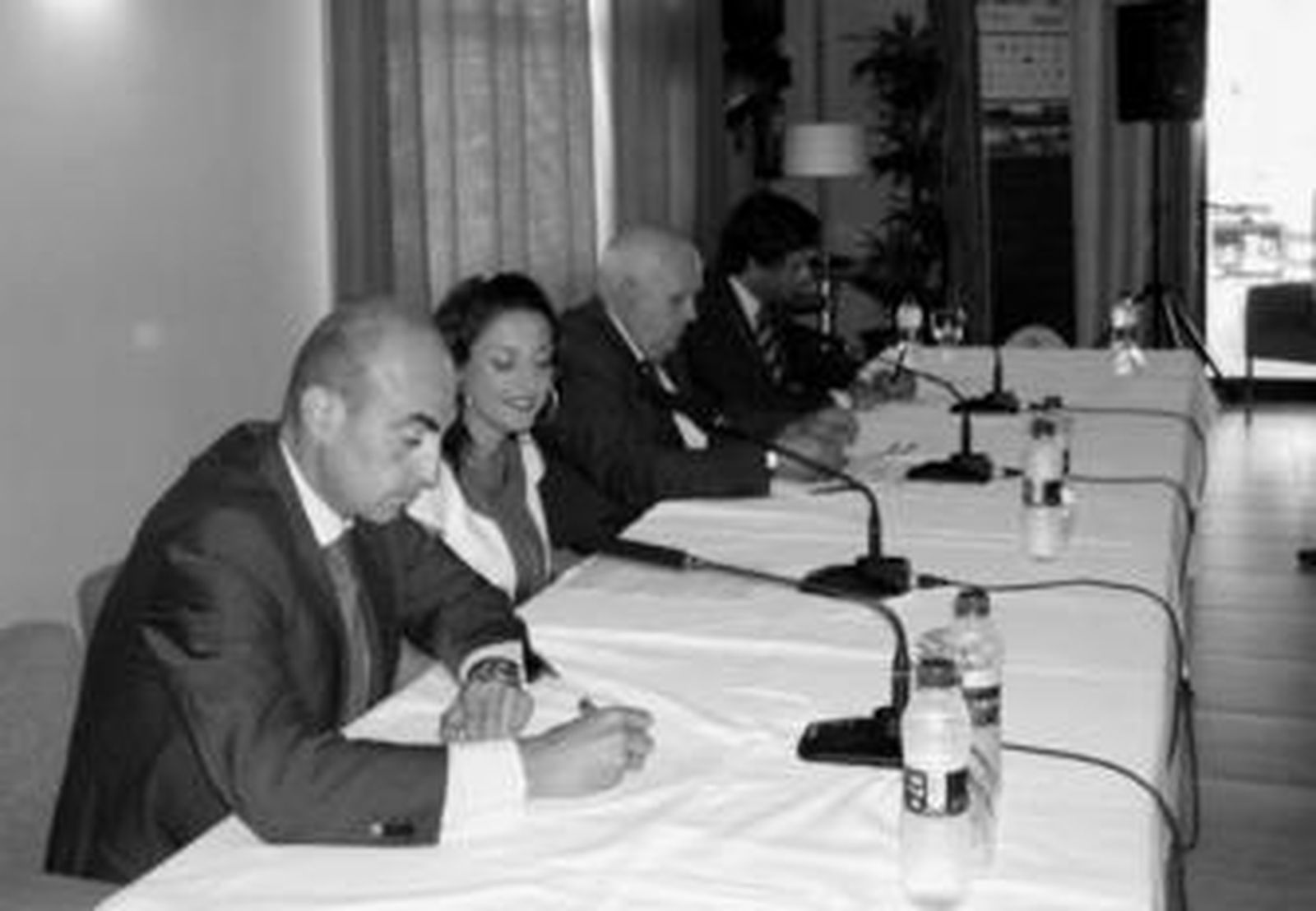 Durante la presentación del proyecto del centro comercial se constituyó una mesa institucional.