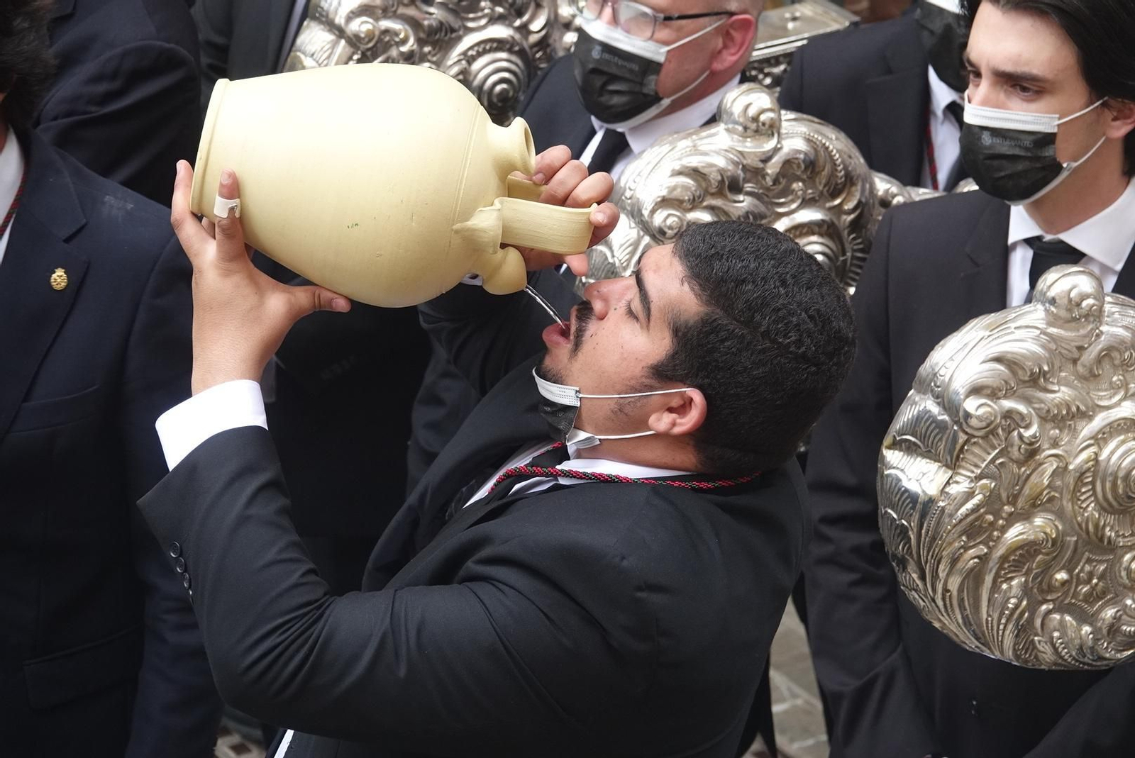 Las fotos de Estudiantes, en el Lunes Santo de Málaga
