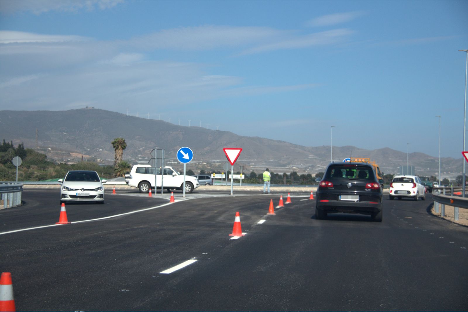 El Gobierno pone en funcionamiento la nueva glorieta de acceso a Motril en la N-340