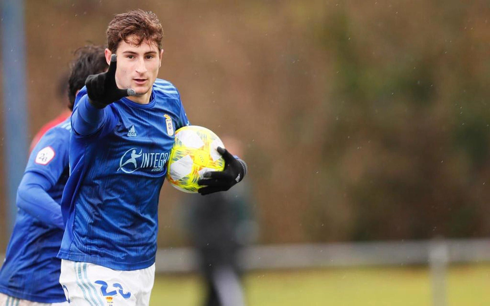 Javi Cueto, con el filial del Oviedo.