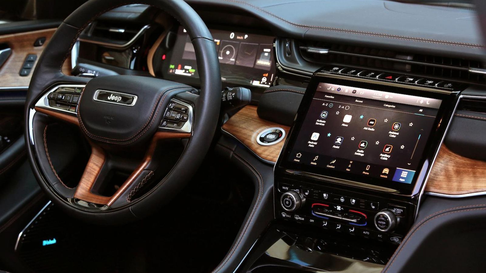 El ambiente y la calidad esperable del Jeep Grand Cherokee está en línea con el de un coche de lujo.