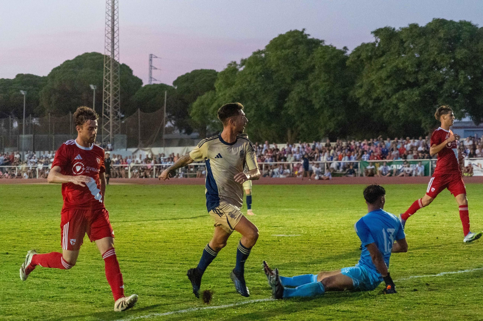 Imágenes del XXXIX Memorial Manuel González Rodríguez entre el Recreativo de Huelva - Sevilla Atlético