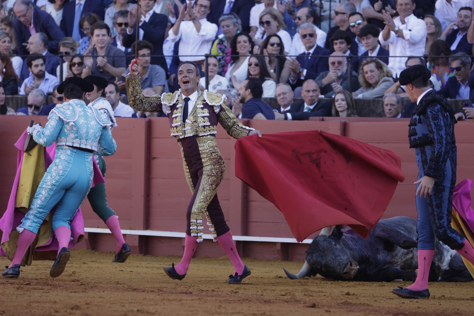 Las imágenes de la corrida de los Victorinos en la Maestranza de Sevilla