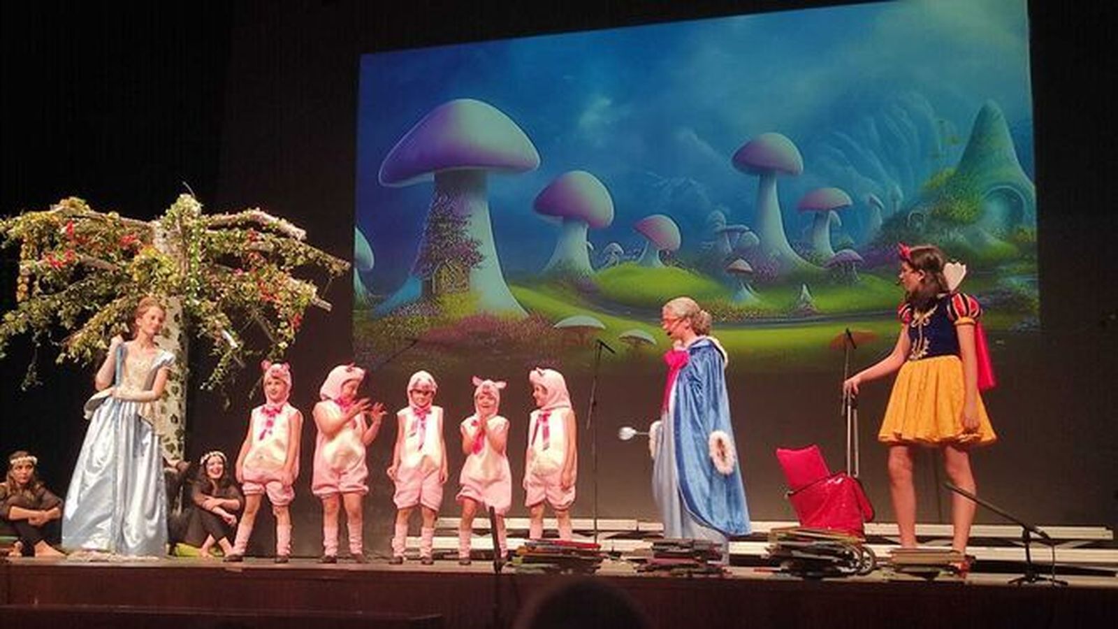 Un momento de la representación del musical infantil 'Colorín, colorado'.