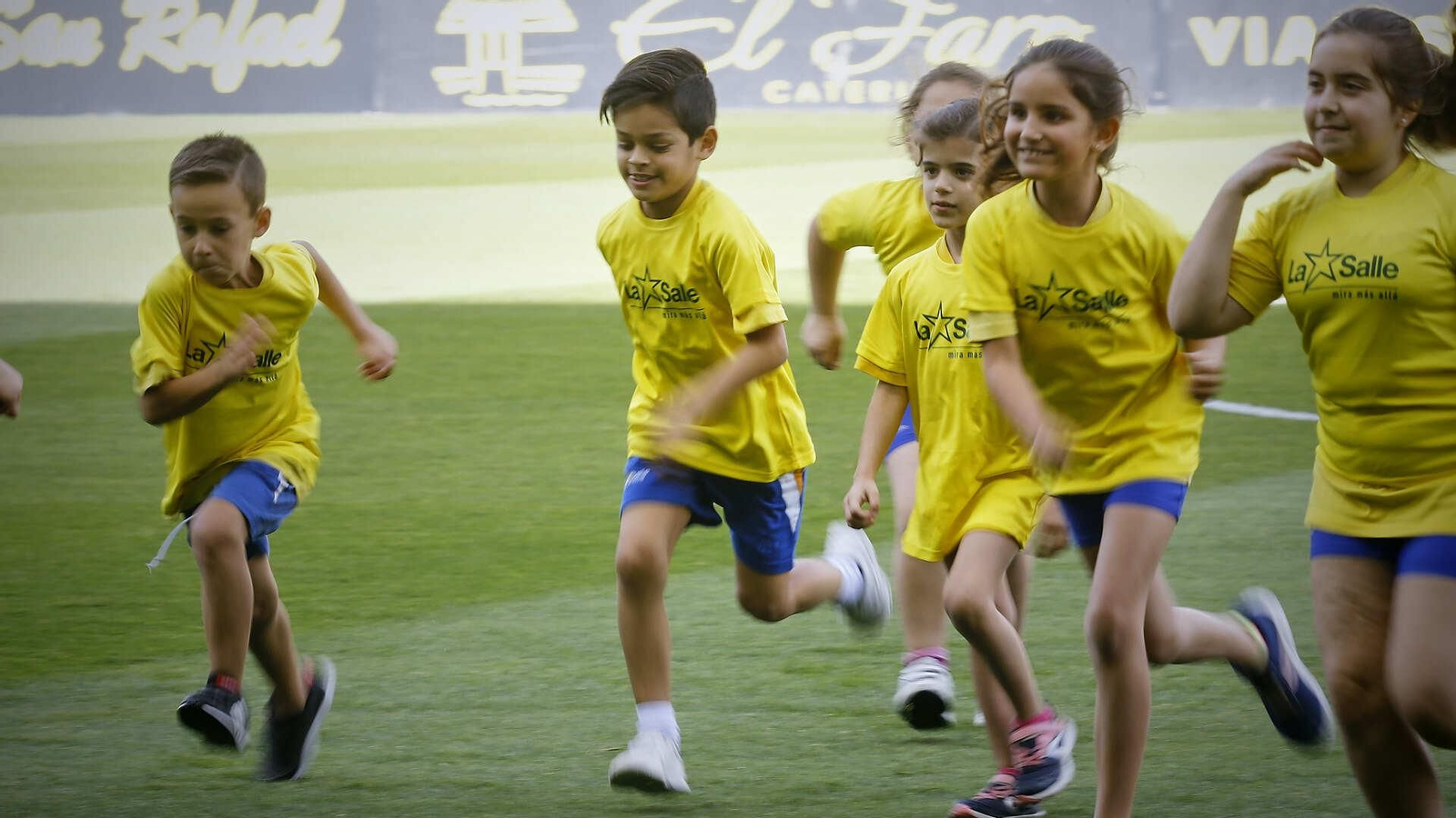 Partido de fútbol entre  Cádiz C.F. y C.A. Osasuna