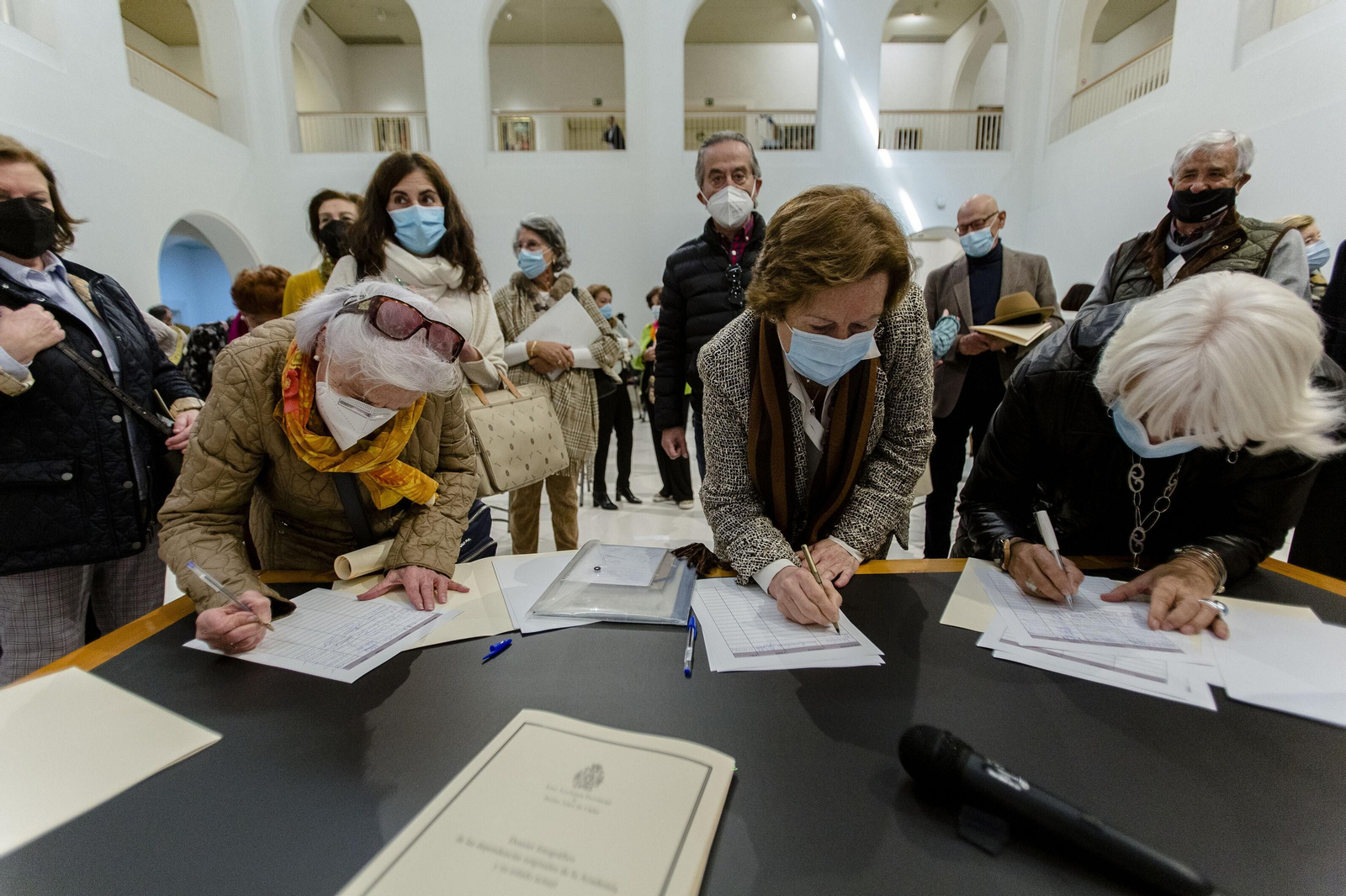Particulares e instituciones expresaron con su firma la adhesión al manifiesto impulsado por la Academia de Bellas Artes.