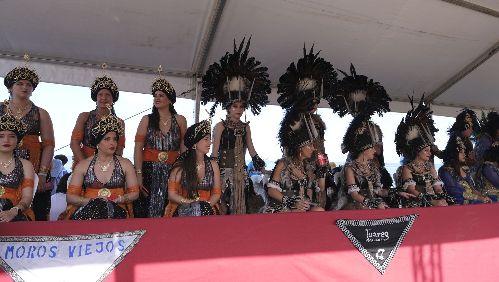 Imágenes de la carrera de cintas a caballo en las Fiestas de Moros y Cristianos de Mojácar