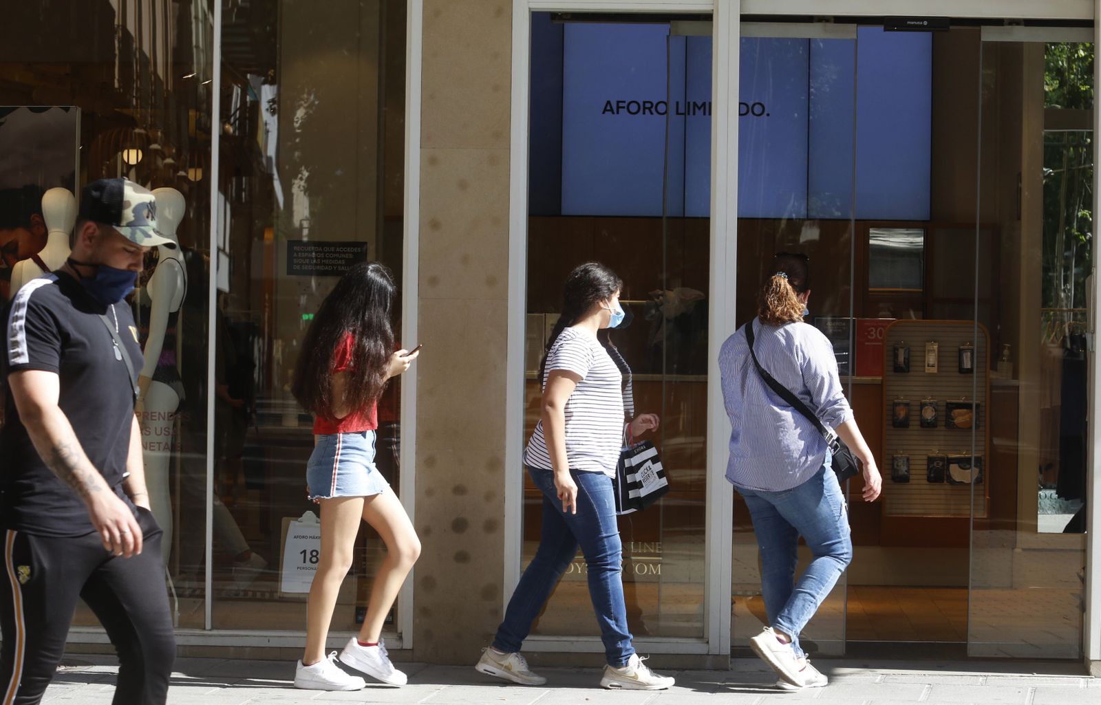 El primer día con mascarilla obligatoria en Córdoba, en fotografías