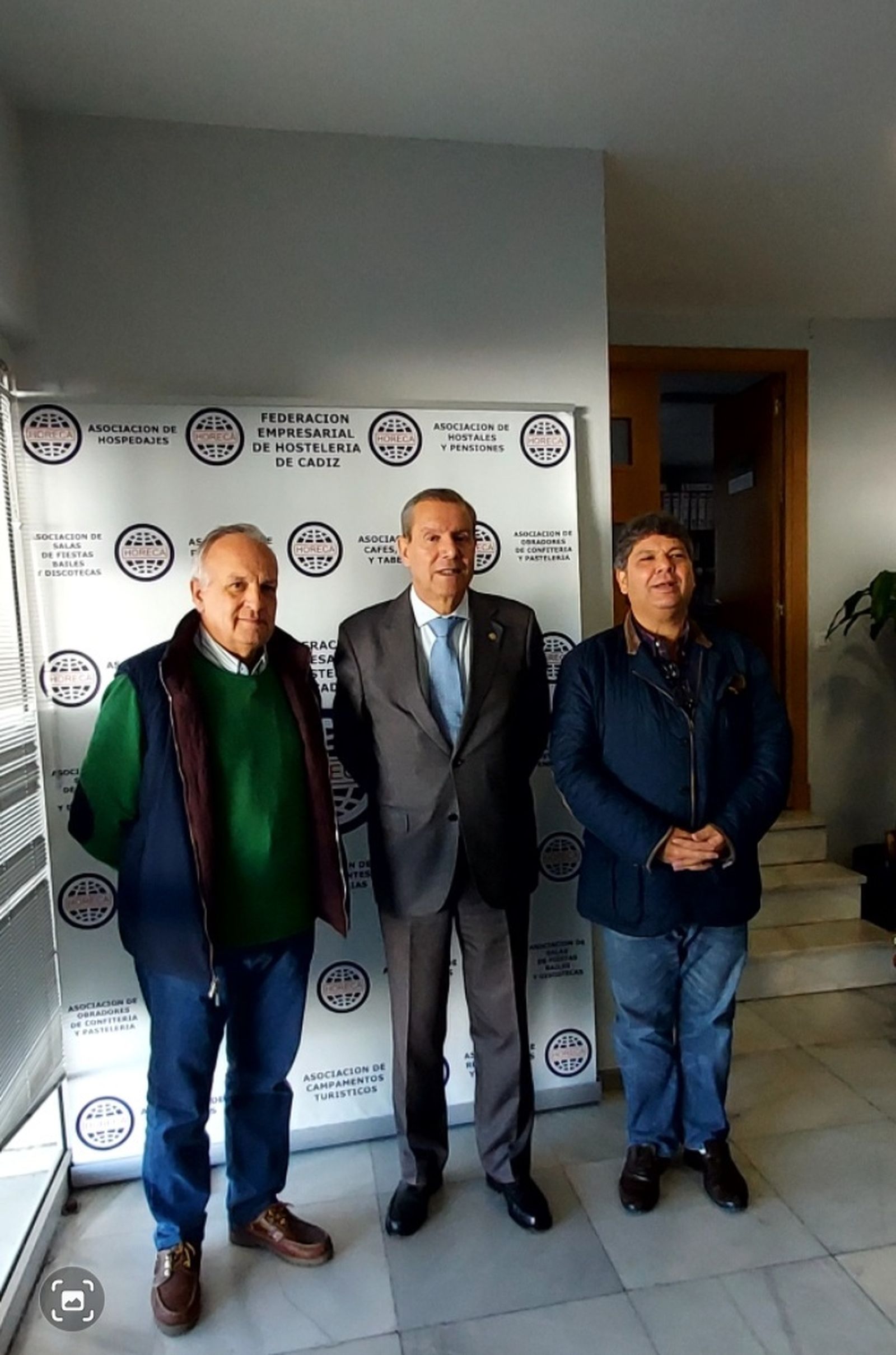 Vicente Fernández, Antonio De María y Alejandro Castro.