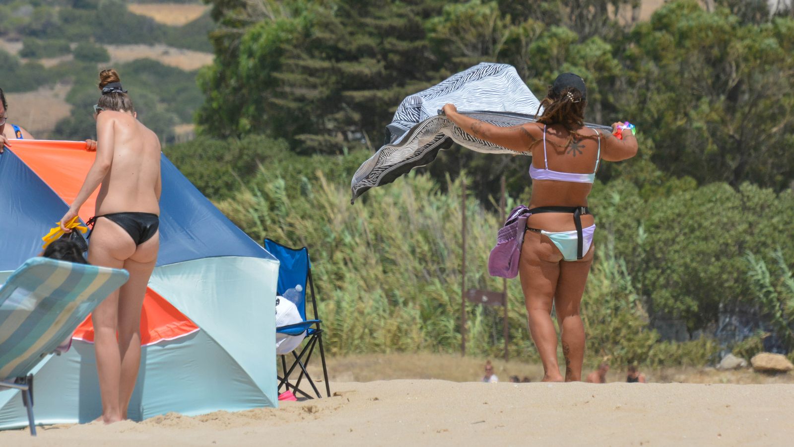 Día de sol y viento en la playa de Bolonia