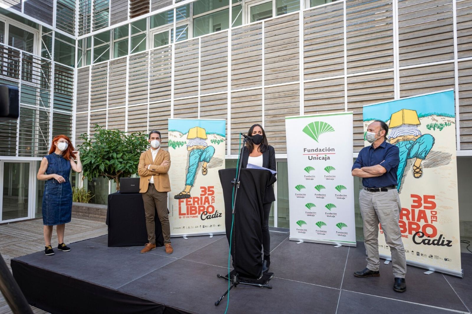 De izquierda a derecha, Gloria Garrastazul, Javier Vela, Lola Cazalilla y Juan José Sandoval, esta mañana en el ECCO. de Cádiz