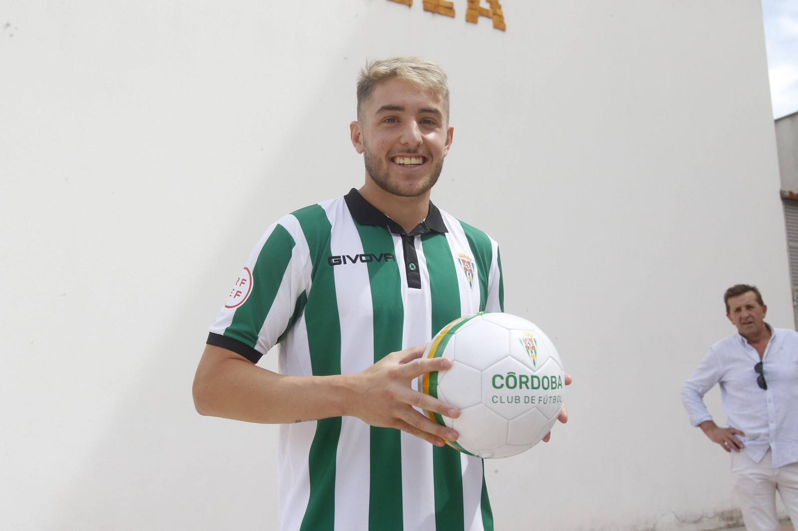 La presentación de Antonio Casas como jugador del Córdoba CF, en imágenes
