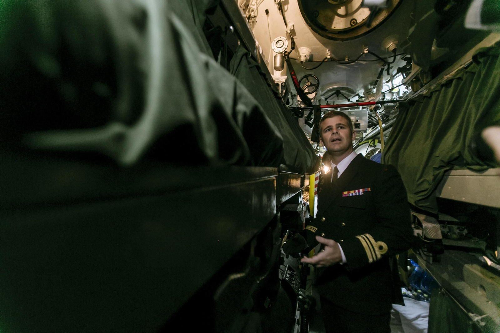 Imágenes de la visita al submarino "Mistral" atracado en Cádiz