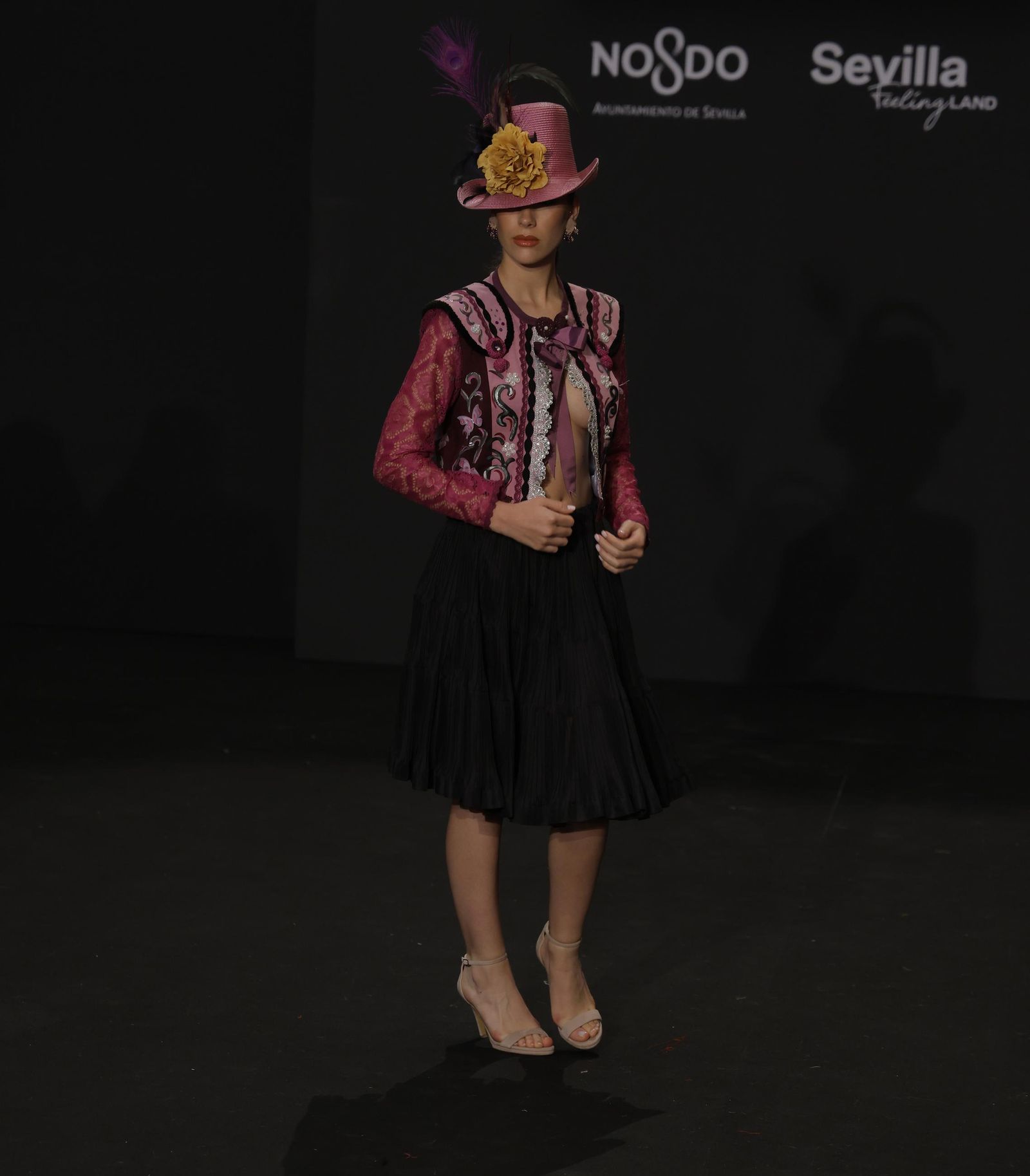 Emprende Lunares, el desfile de moda flamenca de Marga FBI, que anticipa la Feria de Abril: todas las fotos.