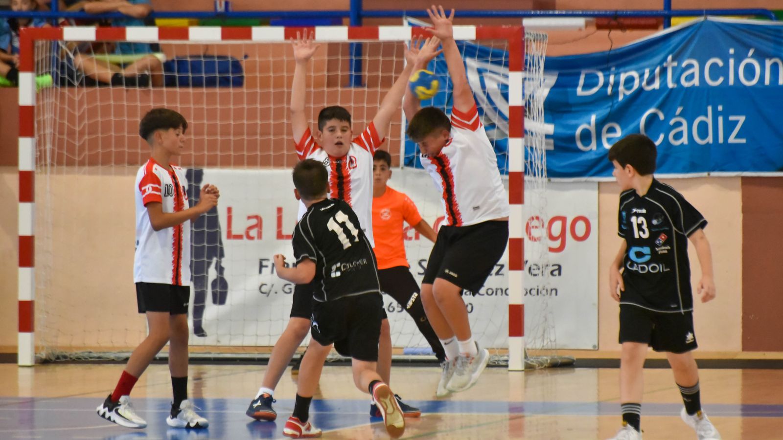 Las fotos de la segunda jornada del Cadeba de balonmano alevín de La Línea