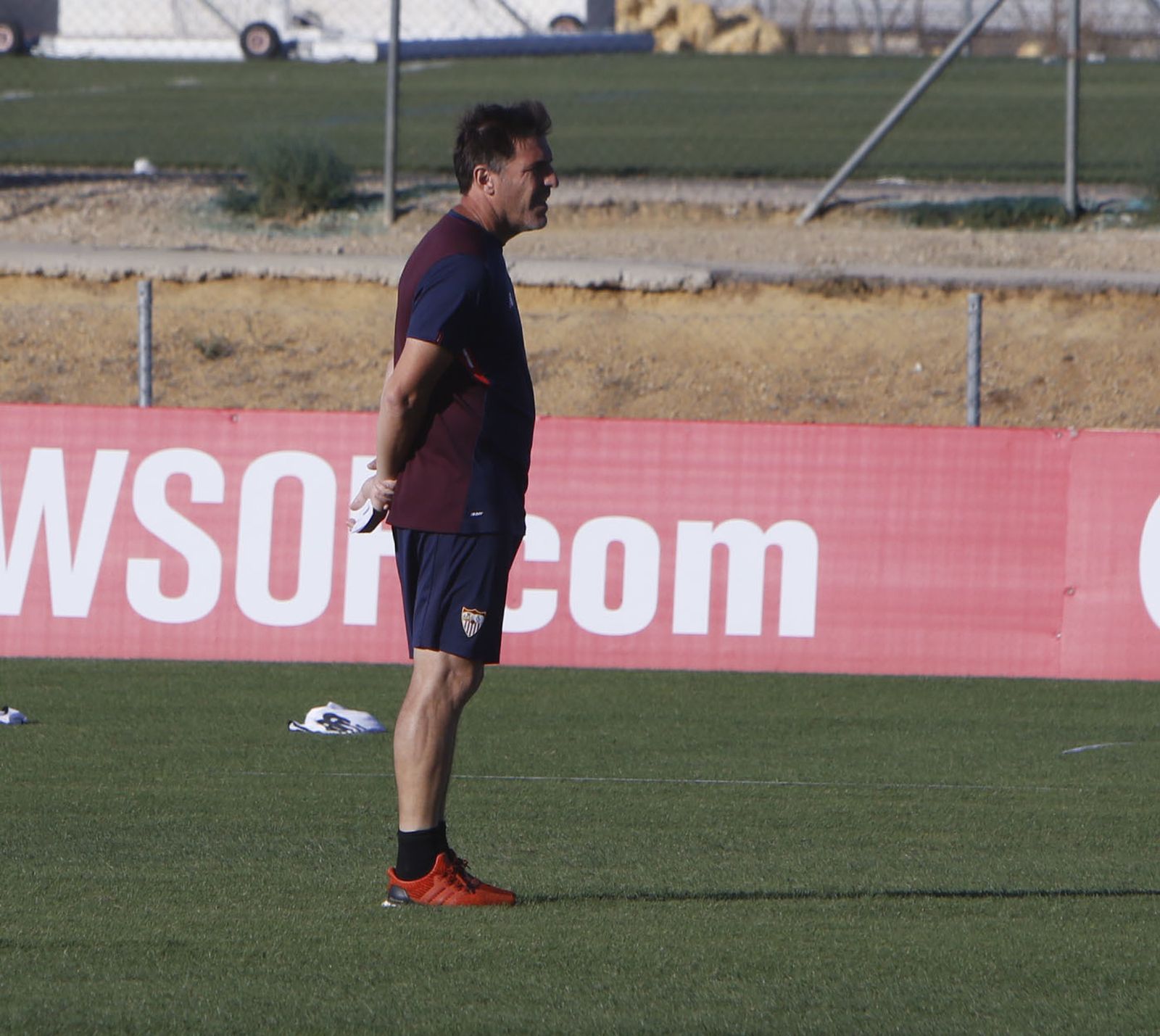 Berizzo observa el entrenamiento en la ciudad deportiva