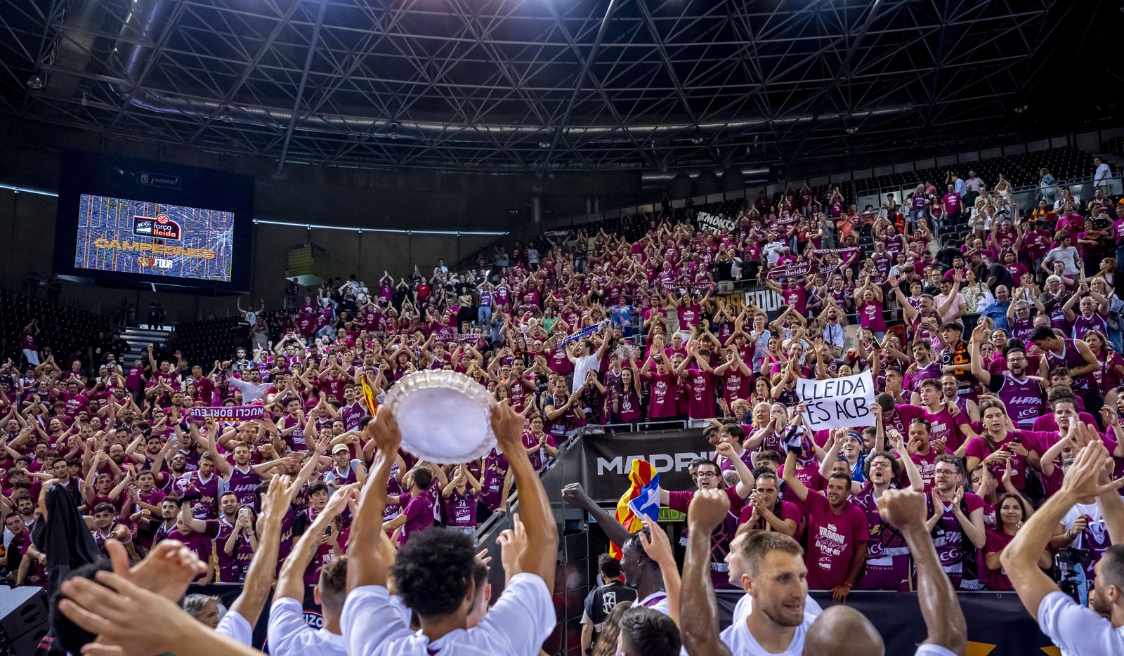 La fiesta del Força Lleida, que vuelve a la ACB 19 años después