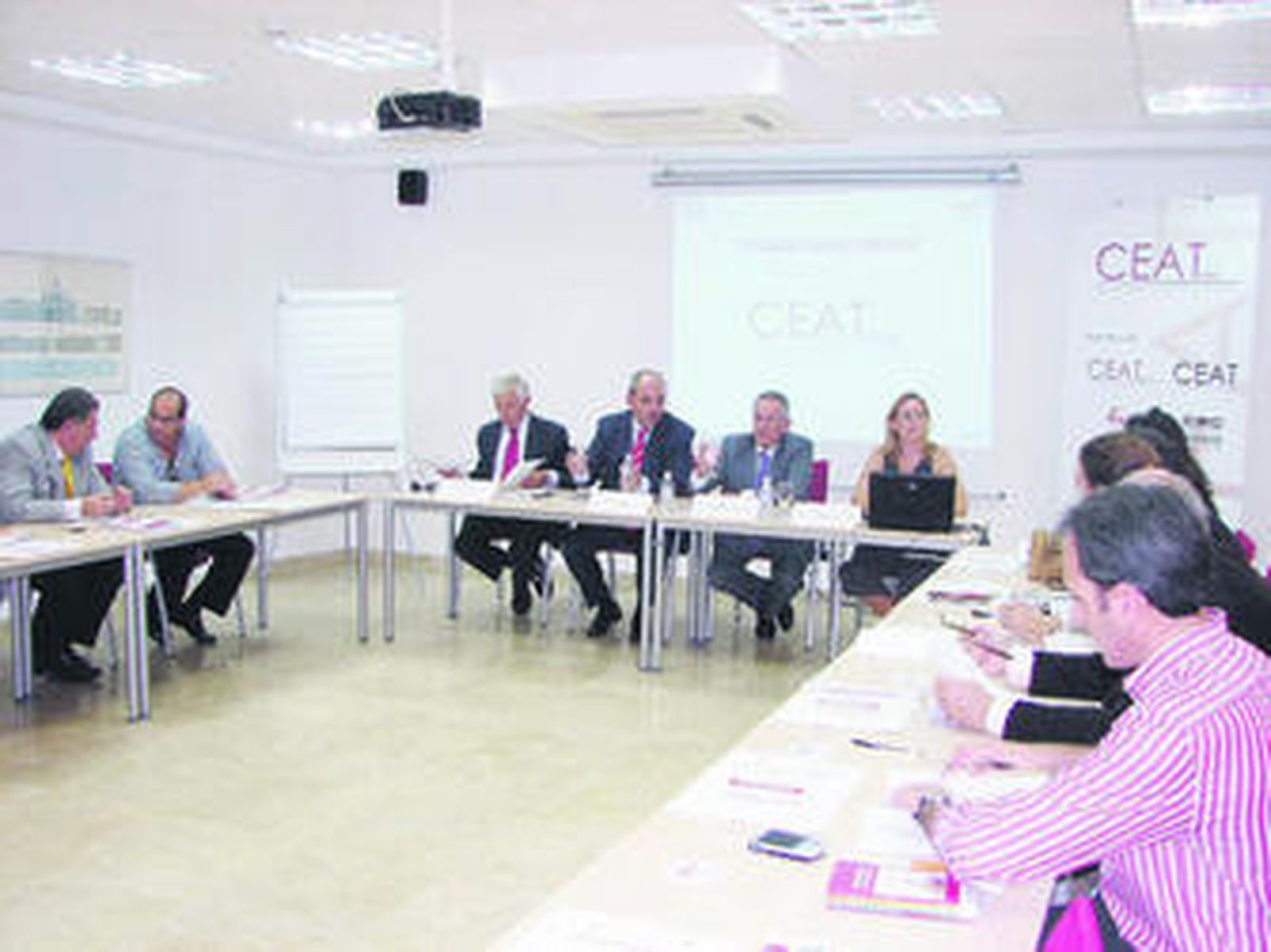 Acto celebrado ayer en Cádiz para constituir la Red INCA dirigida a empresarios autónomos.