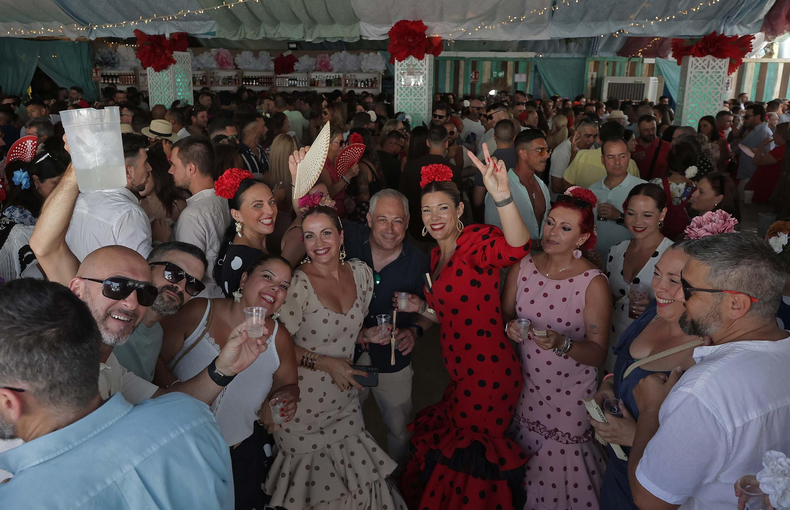 Búscate en las fotos del Domingo por Sevillanas de la Feria Real de Algeciras 2025