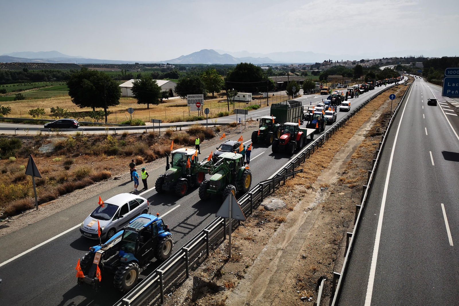 Un momento de la tractorada entre Láchar y Moraleda de Zafayona