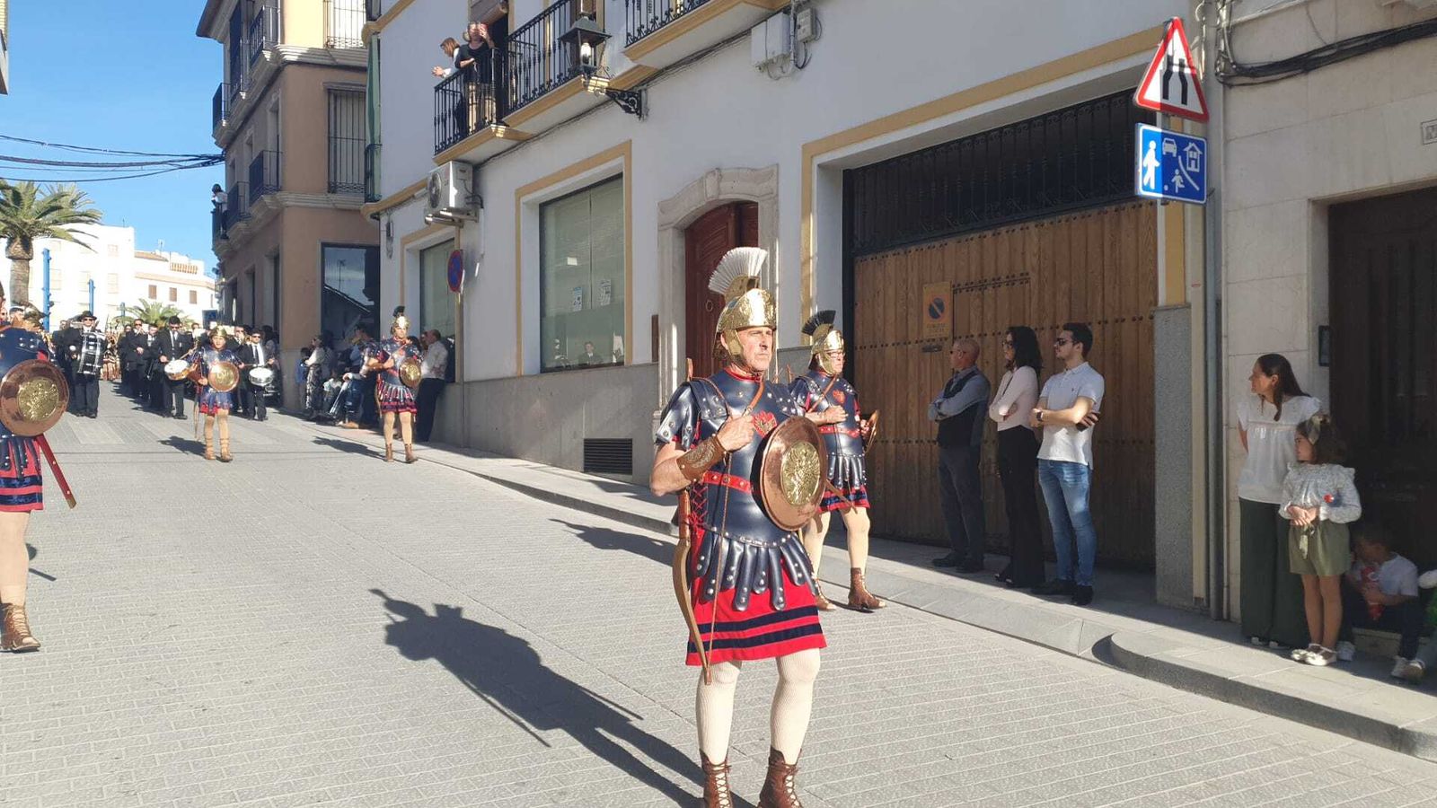 Viernes Santo en Castro del Río: La cesión del paso al Santo Entierro, en imágenes