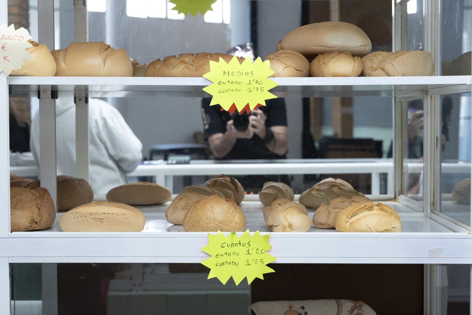 Fotos de los comercios en el mercado Diego Ponce en San Roque