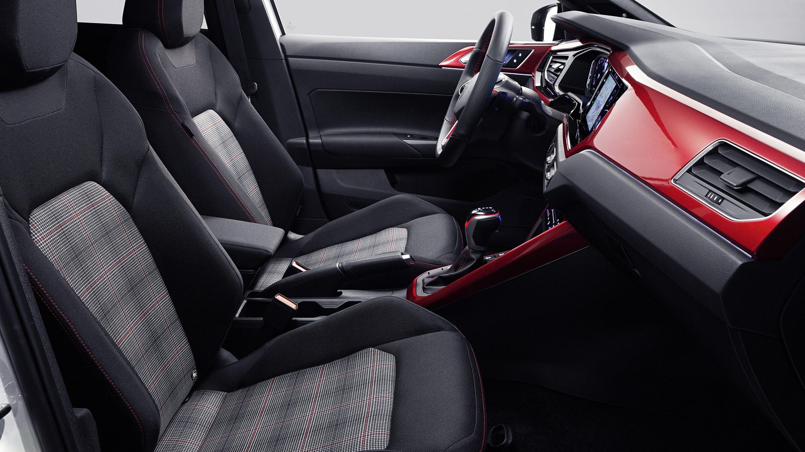 Desde el estreno del primer GTI, un Golf, los diseños de los tapizados de los asientos se han mantenido con pocos cambios, fieles al diferentes diseños de tartán en su zona central.