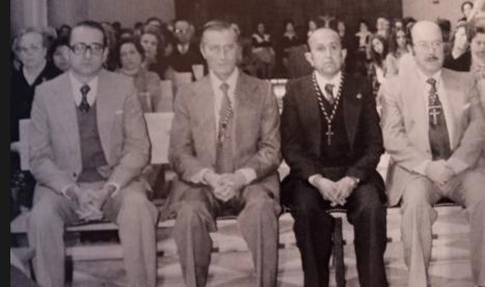 Francisco Vázquez Vacas 'El Cani', segundo por la derecha en esta histórica imagen.