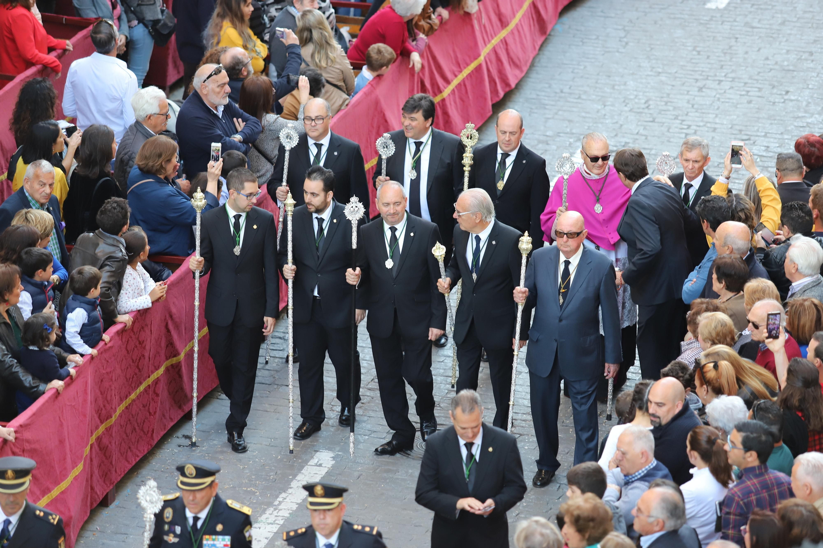 Procesión del Cristo de la Vera Cruz, escoltado por la Legión en las calles de Huelva