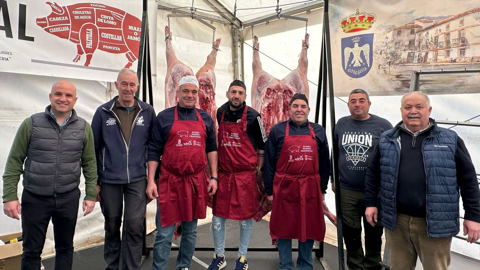 El presidente de Diputación, primero por la izquierda, junto a participantes en estas jornadas.