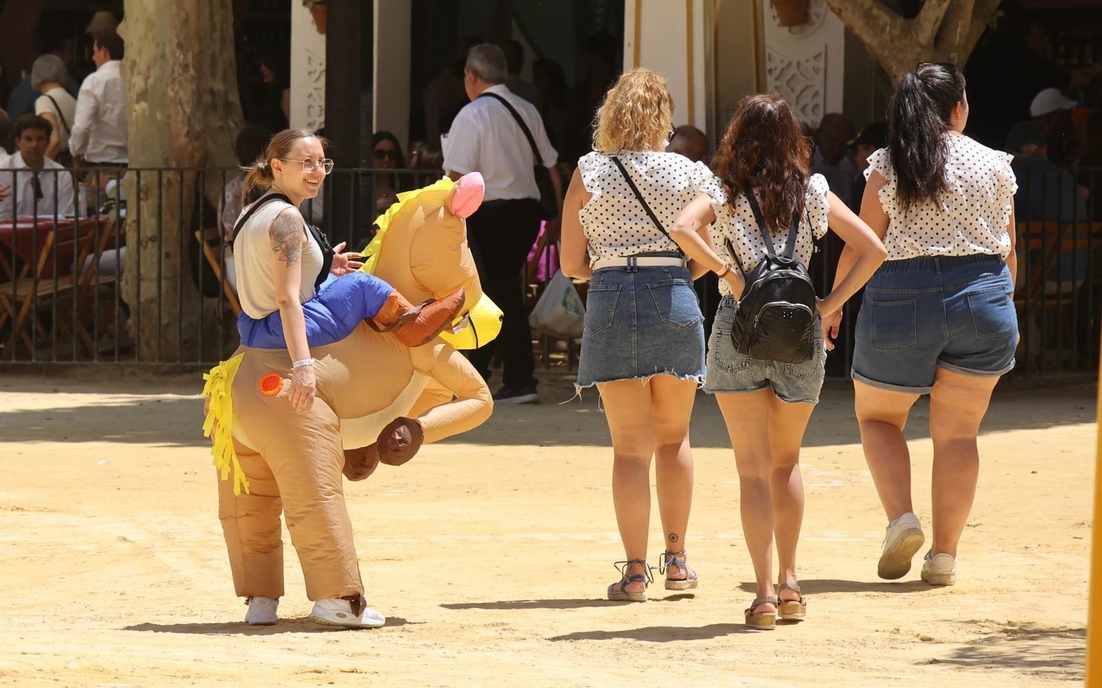 Calor y ambiente en el último día de la Feria de Jerez