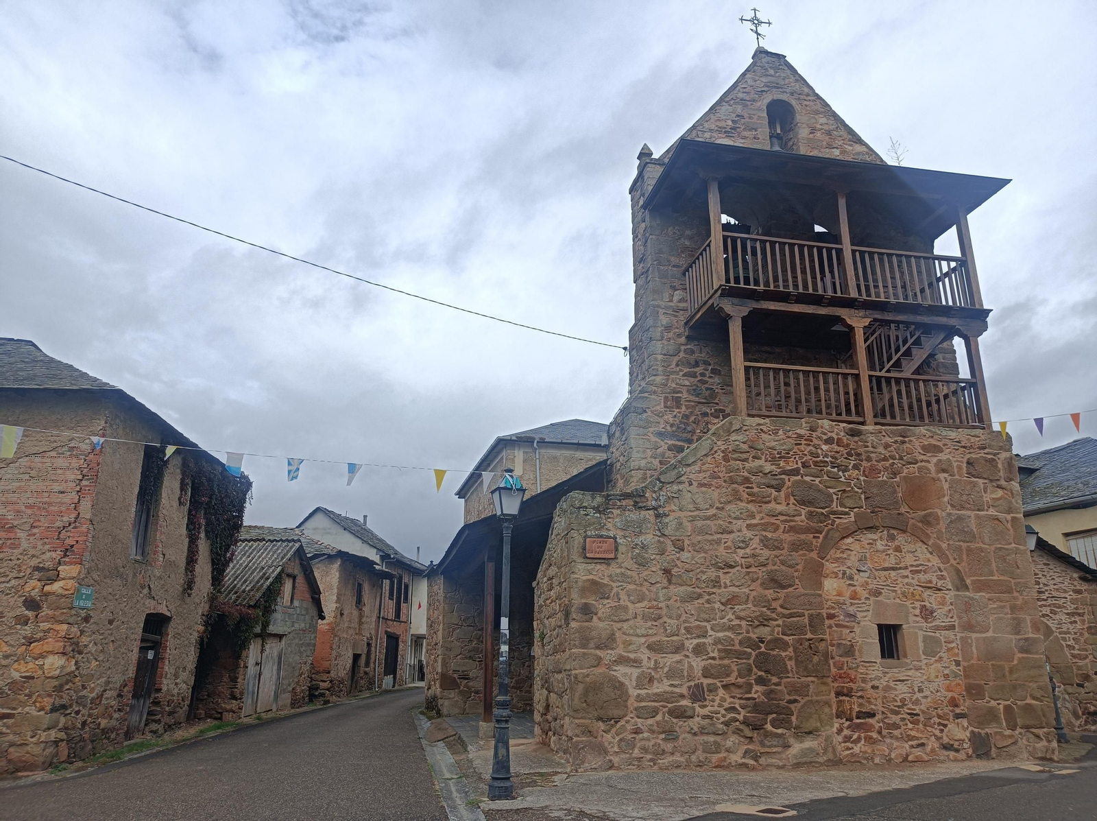 Iglesia de San Antolín, en Rodanillo.