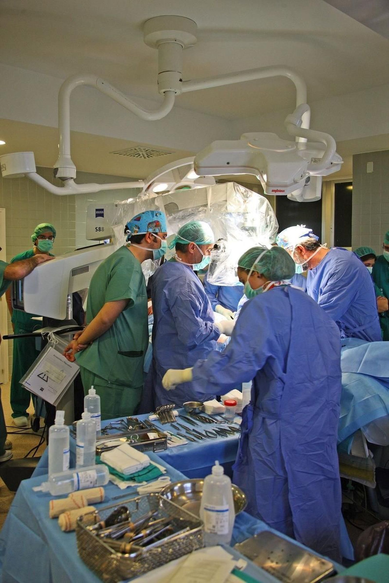 El perfil del médico colegiado en Granada es un varón de más de 55 años.