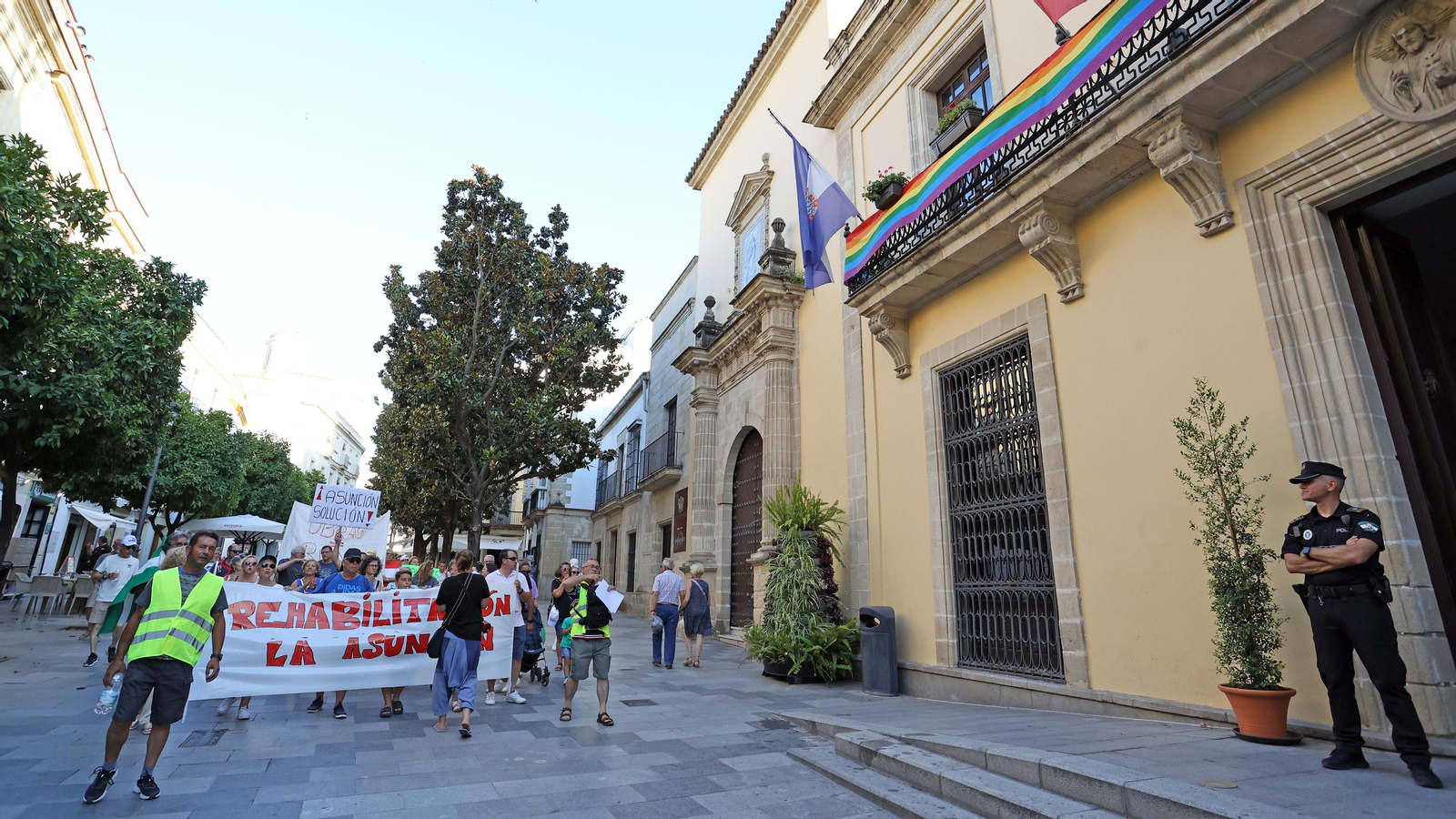 Los vecinos de la Asunción claman por las obras de sus bloques