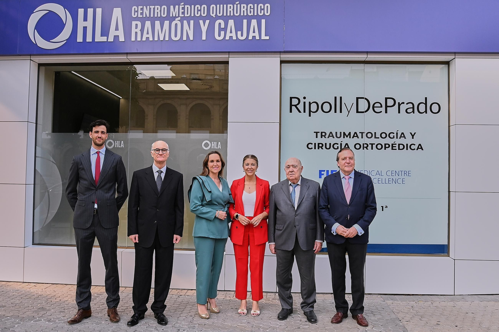 Representantes del centro e insitucionales en la inauguración celebrada el pasado miércoles en Sevilla.