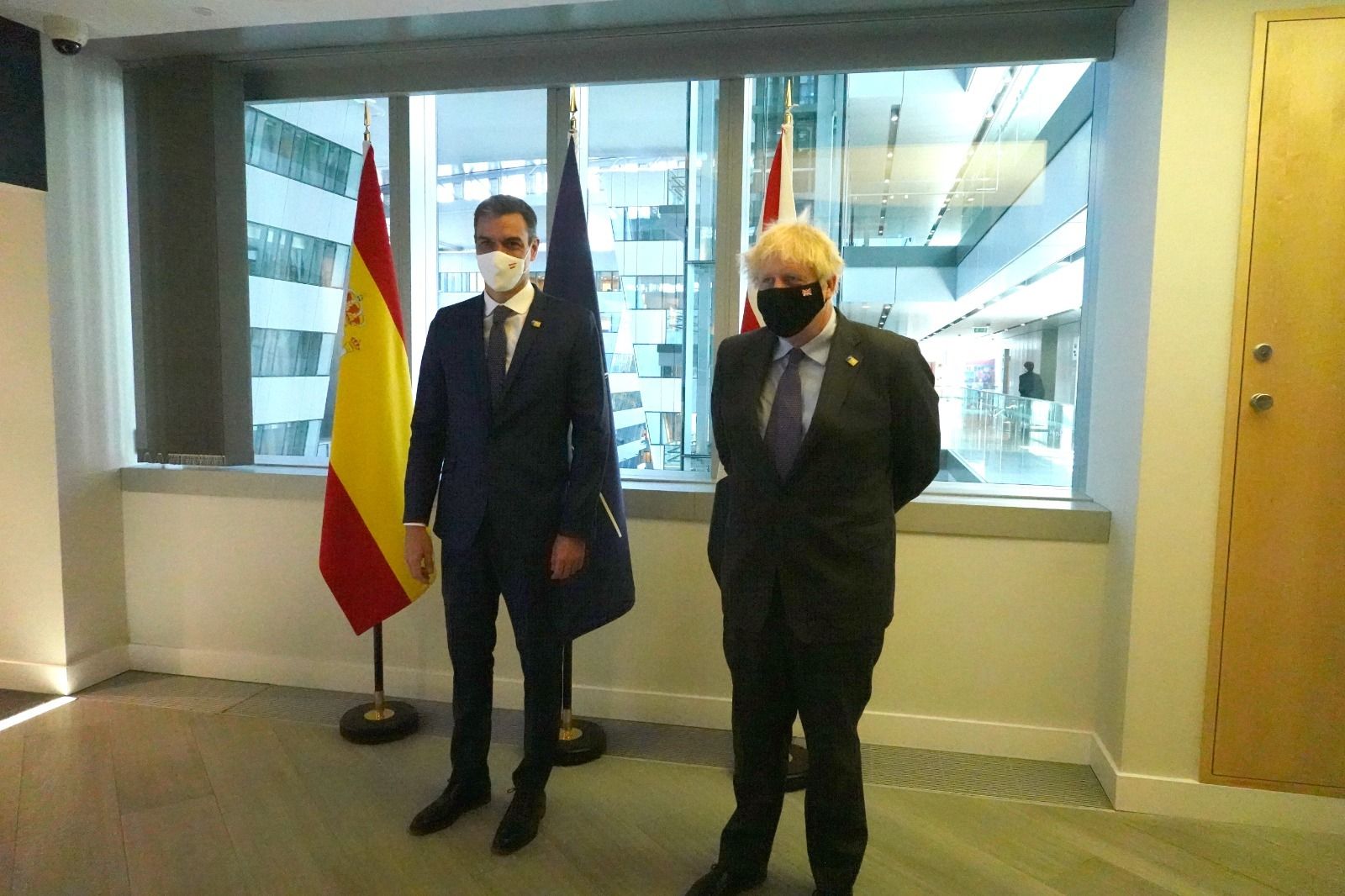 Pedro Sánchez y Boris Johnson, este lunes en Bruselas.