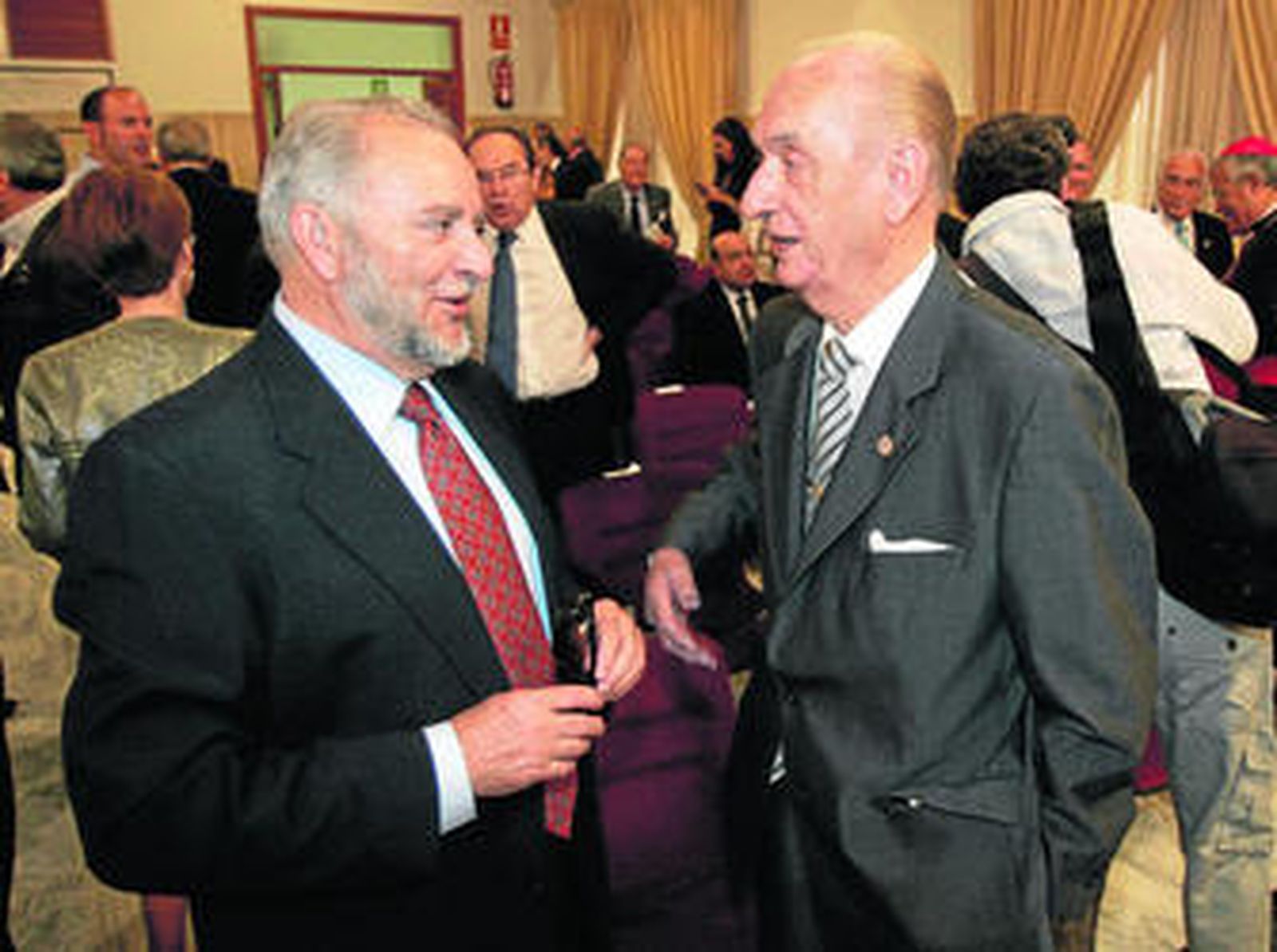 Una de las últimas fotografías de Antonio Alarcón, junto a Julio Anguita, en la constitución de la nueva Corporación el pasado 11 de junio.
