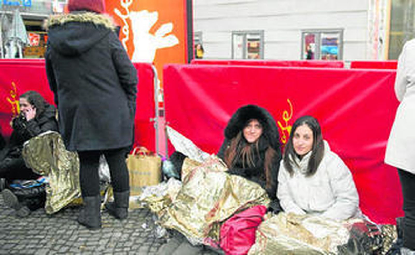 Espectadoras haciendo cola en los cines de la Berlinale para ver '50 sombras de Grey'.