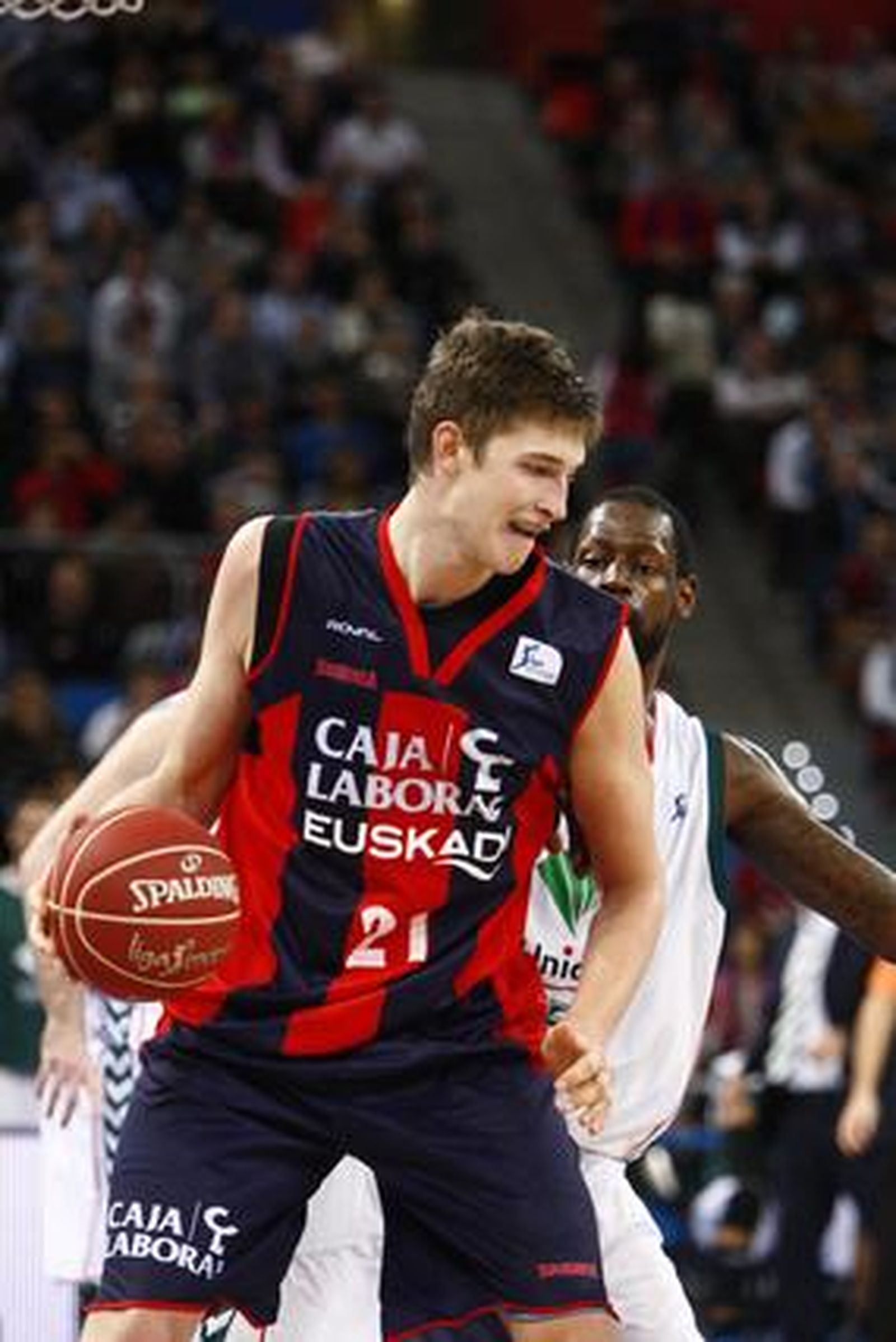 Las imágenes del Caja Laboral-Unicaja

Foto: Josu Izarra