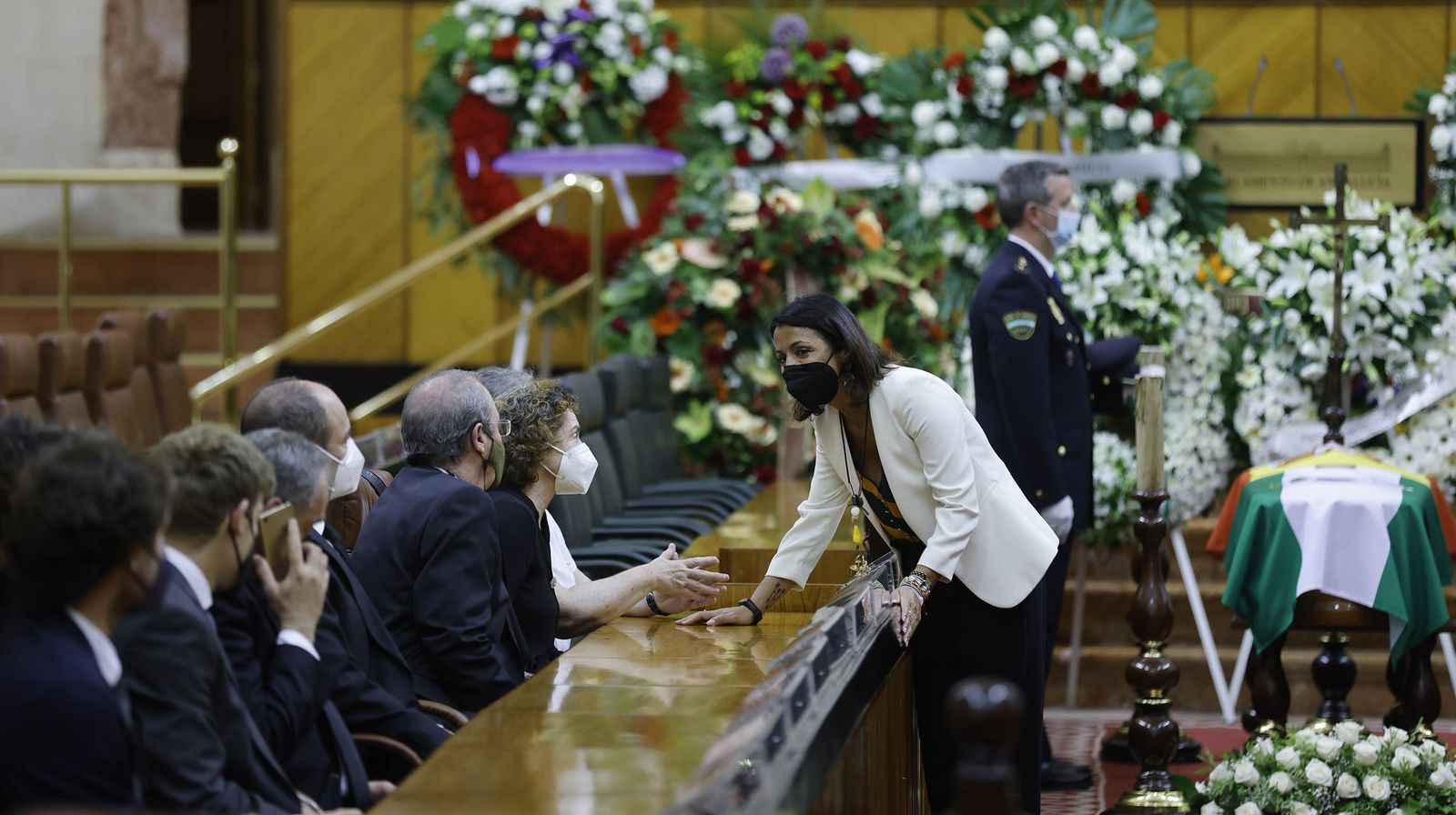 Las imágenes de la capilla ardiente de Manuel Clavero en el Parlamento de Andalucía