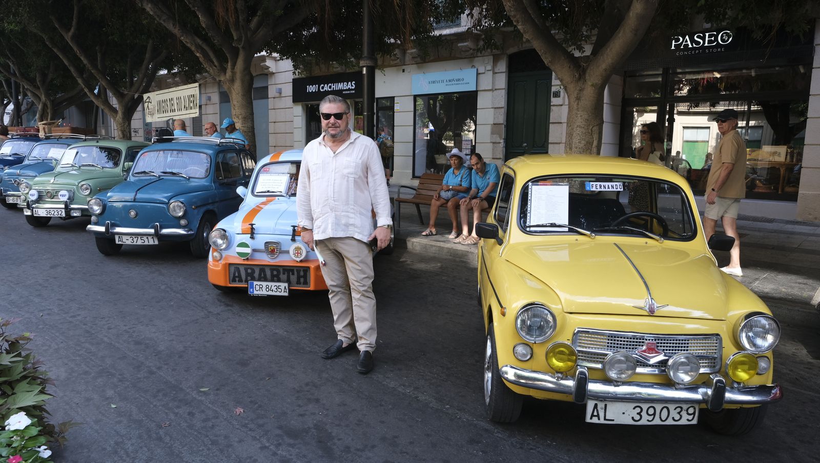 Imágenes de la exposición de Amigos del Seat 600 y Mini Cooper, en la Feria de Almería